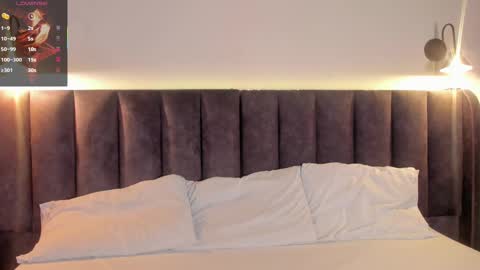 sophie_smith19 online show from September 25, 2025, 1:37 pm