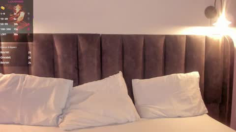 sophie_smith19 online show from October 17, 2025, 2:08 pm