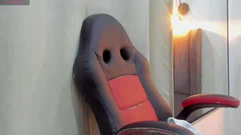 sophie_smith19 online show from November 10, 2025, 12:26 pm