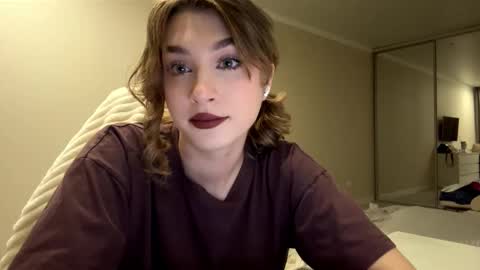 Snapshot of stacicurren chatting on February 15, 2026, 2:03 pm Elli online show from February 15, 2026, 2:03 pm