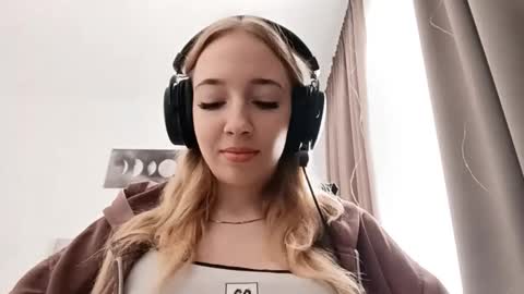 Snapshot of stacyscholle chatting on February 16, 2026, 6:09 am Mila online show from February 16, 2026, 6:09 am