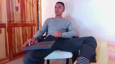 steven_modelo69 online show from February 17, 2025, 2:53 am