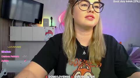 suchcute_ online show from February 7, 2026, 4:27 am