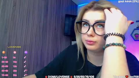 suchcute_ online show from February 18, 2026, 4:08 am