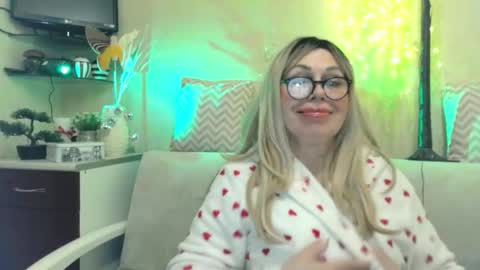 Snapshot of susiexnoreen chatting on February 8, 2026, 8:40 am SusiexNoreen online show from February 8, 2026, 8:40 am