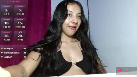 Snapshot of sweet_isaa chatting on February 7, 2025, 5:52 am Hello welcome to my room - follow me please online show from February 7, 2025, 5:52 am