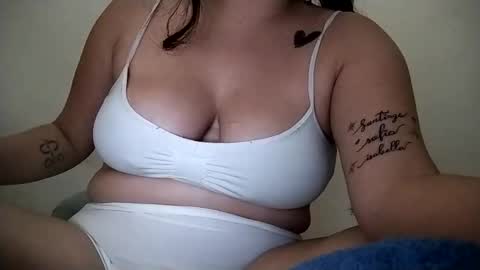 Snapshot of sweetie__annie chatting on October 16, 2025, 5:19 am Ana Mara i cant Make noise My family is here online show from October 16, 2025, 5:19 am