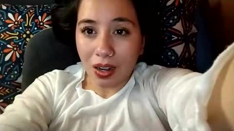 Snapshot of sweetie__annie chatting on January 13, 2026, 5:13 am Ana Mara i cant Make noise My family is here online show from January 13, 2026, 5:13 am