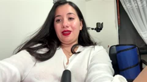 Snapshot of sweetie__annie chatting on January 19, 2026, 5:00 am Ana Mara i cant Make noise My family is here online show from January 19, 2026, 5:00 am