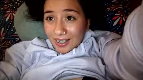 Snapshot of sweetie__annie chatting on February 4, 2026, 4:40 am Ana Mara i cant Make noise My family is here online show from February 4, 2026, 4:40 am