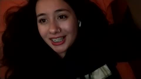 Snapshot of sweetie__annie chatting on February 26, 2026, 4:33 am Ana Mara i cant Make noise My family is here online show from February 26, 2026, 4:33 am