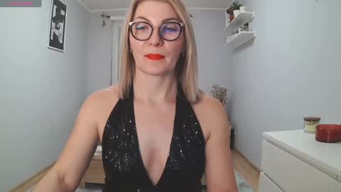 sweetmarthaaa online show from December 13, 2024, 3:54 pm