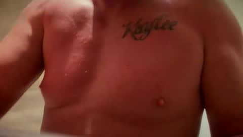 Snapshot of sweetnsexy95 chatting on December 23, 2025, 3:15 am WeAim2PZzz online show from December 23, 2025, 3:15 am