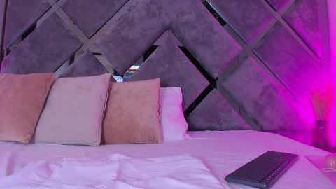 sweetsalome_01 online show from February 9, 2026, 1:04 pm