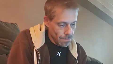 swontguy2025 online show from December 28, 2024, 4:41 am