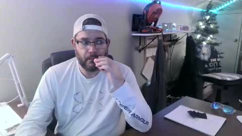 Snapshot of taintnuzzler_13 chatting on December 4, 2024, 12:52 am TaintNuzzler online show from December 4, 2024, 12:52 am