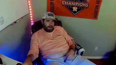 Snapshot of taintnuzzler_13 chatting on January 14, 2025, 10:12 pm TaintNuzzler online show from January 14, 2025, 10:12 pm