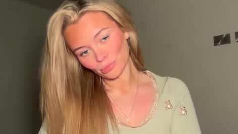 Snapshot of taliavaine chatting on January 18, 2026, 9:40 pm Talia online show from January 18, 2026, 9:40 pm