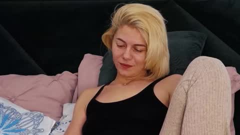 Snapshot of taniyagrey chatting on February 19, 2026, 6:53 am tanyaGrey online show from February 19, 2026, 6:53 am