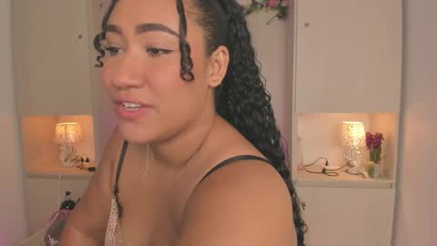 Snapshot of tarawiilson_ chatting on February 7, 2026, 9:07 pm T A R A online show from February 7, 2026, 9:07 pm