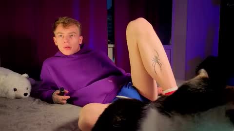 Alex but u can call me Theo online show from December 16, 2025, 6:18 am