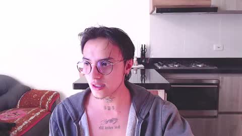 Snapshot of te0__0 chatting on February 26, 2025, 12:47 pm Teo independent model online show from February 26, 2025, 12:47 pm