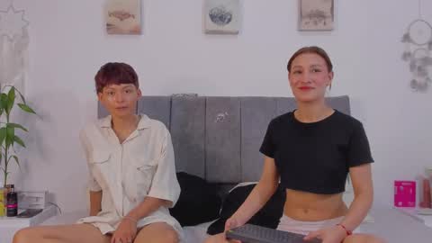 Snapshot of tefi_meow_ chatting on December 22, 2025, 3:20 pm Estefani online show from December 22, 2025, 3:20 pm