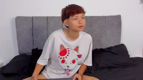 Snapshot of tefi_meow_ chatting on February 27, 2026, 1:11 pm Estefani online show from February 27, 2026, 1:11 pm