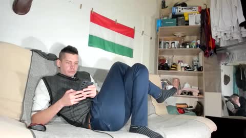 Virg Lszl online show from January 18, 2026, 4:44 pm