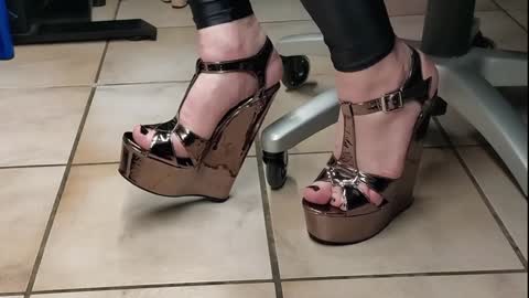 teninchheels online show from December 5, 2024, 7:28 pm