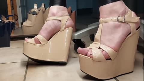 teninchheels online show from December 22, 2024, 4:27 pm