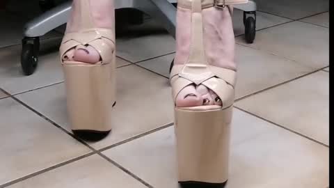 teninchheels online show from February 9, 2025, 4:18 pm