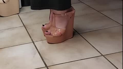 teninchheels online show from March 3, 2025, 6:33 pm