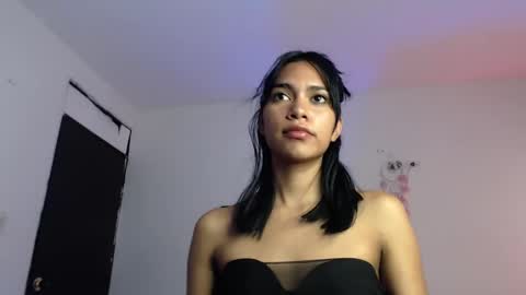 Snapshot of thalia0018 chatting on February 6, 2025, 8:02 pm valeria online show from February 6, 2025, 8:02 pm