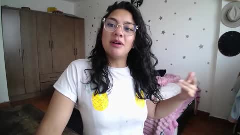 Snapshot of thaliacooper chatting on December 4, 2025, 6:49 pm online show from December 4, 2025, 6:49 pm