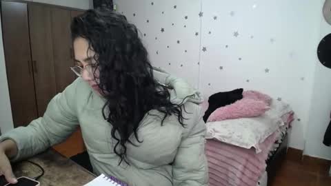 Snapshot of thaliacooper chatting on December 22, 2025, 1:46 am online show from December 22, 2025, 1:46 am