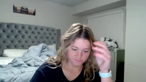 Snapshot of thatprettyblondegirl chatting on December 7, 2024, 2:42 am thatprettyblondegirl online show from December 7, 2024, 2:42 am