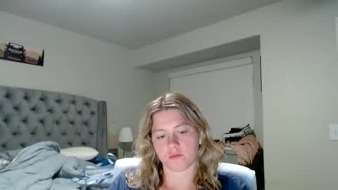 Snapshot of thatprettyblondegirl chatting on February 24, 2025, 1:57 am thatprettyblondegirl online show from February 24, 2025, 1:57 am
