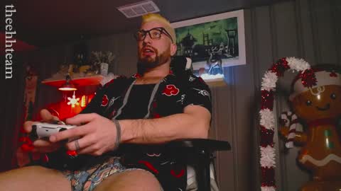 Snapshot of theehhteam chatting on December 9, 2024, 1:40 am H online show from December 9, 2024, 1:40 am