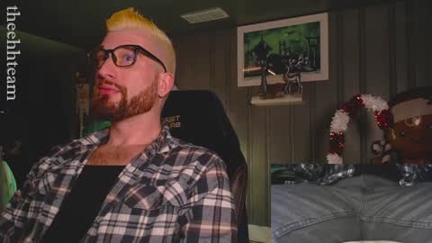 Snapshot of theehhteam chatting on December 10, 2024, 10:05 pm H online show from December 10, 2024, 10:05 pm