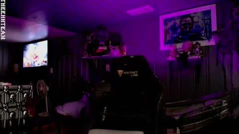 Snapshot of theehhteam chatting on October 23, 2025, 11:53 am H online show from October 23, 2025, 11:53 am