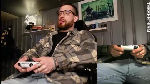 Snapshot of theehhteam chatting on November 17, 2025, 8:58 pm H online show from November 17, 2025, 8:58 pm