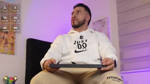 Snapshot of thiago_hill chatting on February 17, 2026, 12:29 am Thiago online show from February 17, 2026, 12:29 am