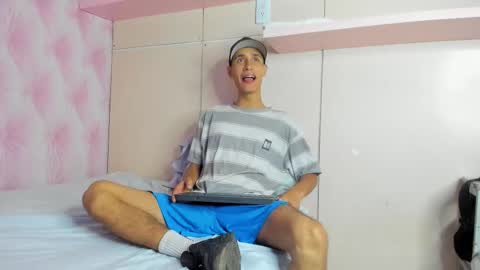 Snapshot of thiagoduarte_ chatting on February 27, 2026, 12:05 pm Thiago online show from February 27, 2026, 12:05 pm