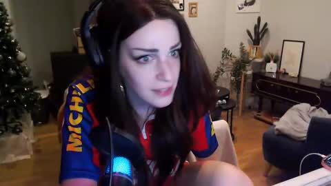 Snapshot of thirstypickle chatting on January 9, 2025, 11:56 pm Sarra Rhies online show from January 9, 2025, 11:56 pm