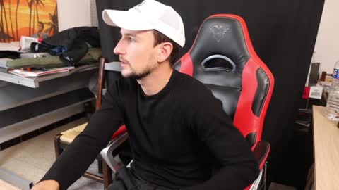 Snapshot of thony_grey chatting on December 1, 2024, 8:20 pm Thony Grey online show from December 1, 2024, 8:20 pm