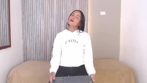 Snapshot of tiana_glow chatting on December 3, 2024, 9:23 pm tihana online show from December 3, 2024, 9:23 pm