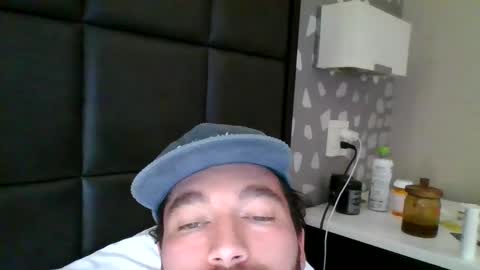 tightandwhite21yrs online show from February 4, 2026, 2:28 am