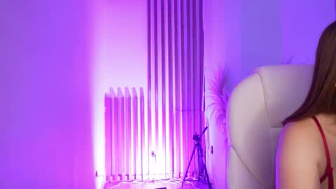 Tina  online show from November 25, 2025, 5:40 am