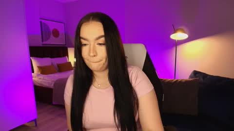 Snapshot of tinafox_ chatting on February 6, 2026, 8:18 am hi im curvy babyface girlie Tina online show from February 6, 2026, 8:18 am